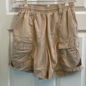 Columbia- men’s medium swim/fish shorts- tan in color